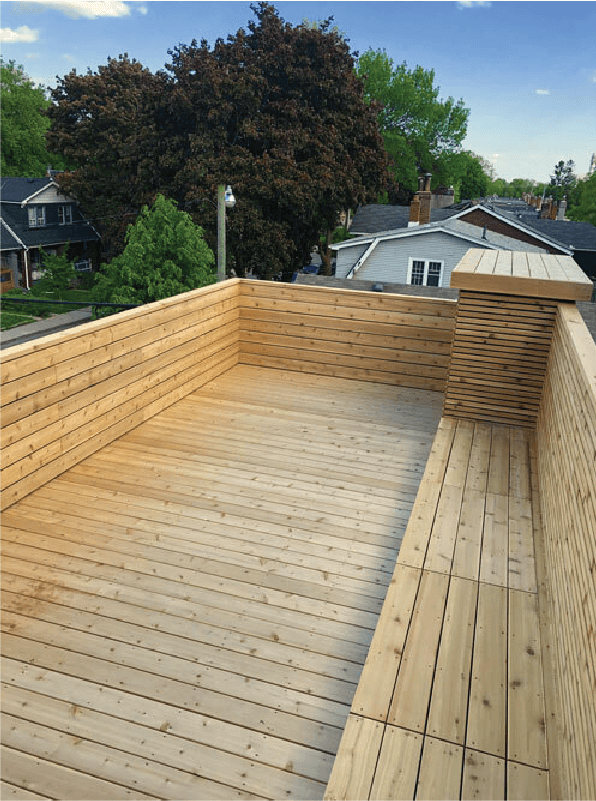 Custom cedar privacy screen with built-in benches by Mississauga Deck and Trim.